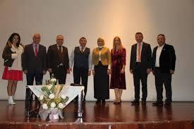 Başörtülü Öğretmenlere Hakaret Eden Üstün DÖKMEN’e , Başörtülü İl Müdürü Plaket Verdi